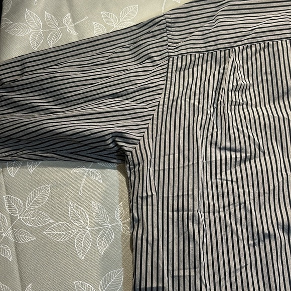 Men’s Calvin Klein Dress Shirt. - Picture 6 of 7